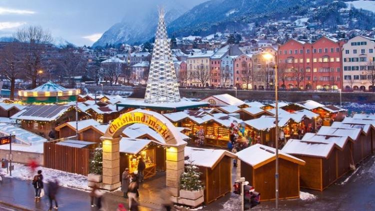 christkindlmarkt am innsbruck marktplatz