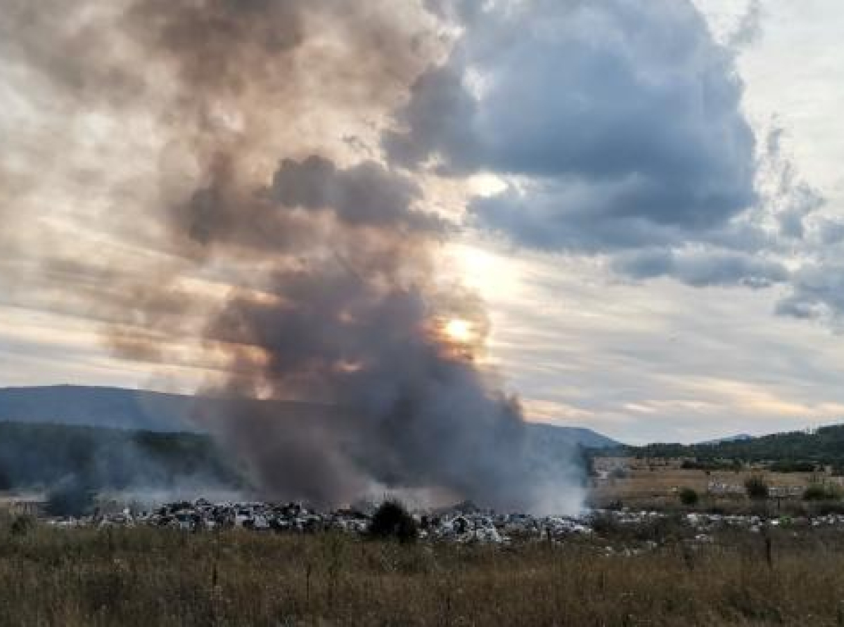 Ekološka katastrofa u Drvaru: Osam dana gori gradska deponija smeća, vlast prebacuje odgovornost