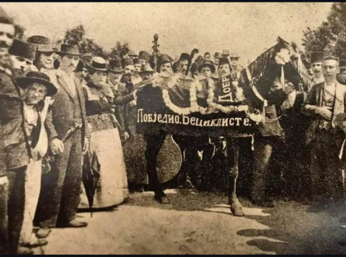 Trka konja i biciklista zadivila Banjaluku na pragu 20. vijeka