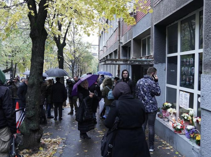 Roditelji ubijene djece u Ribnikaru protestuju ispred škole