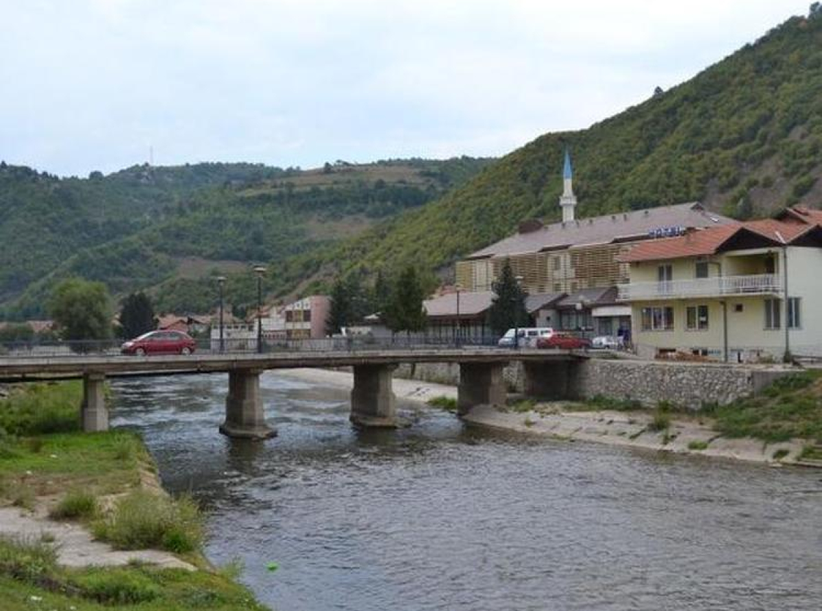 Uhapšena dva maloljetnika u Donjem Vakufu zbog emaila u kojem su najavili krvoproliće u školi