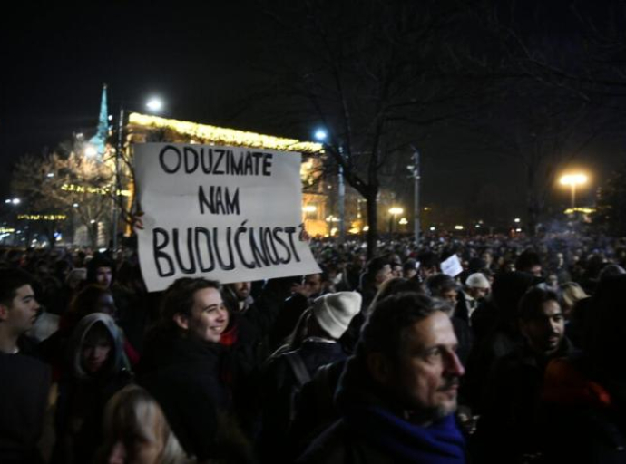 Protesti u Beogradu trajali do iza ponoći, studenti pozvali na masovnije okupljanje danas