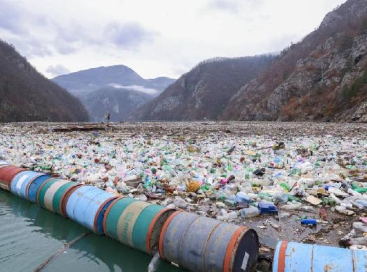 Plutajuća deponija na Drini ugrožava zdravlje