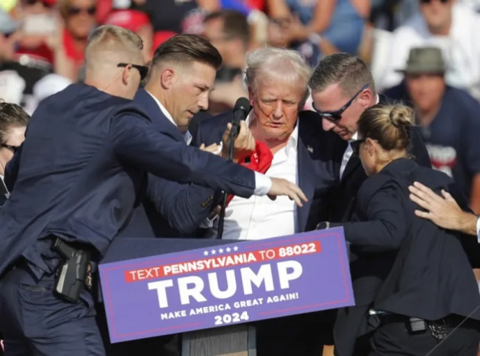 Donald Trump ranjen tokom pucnjave na izbornom skupu u Pennsylvaniji, napadač ubijen