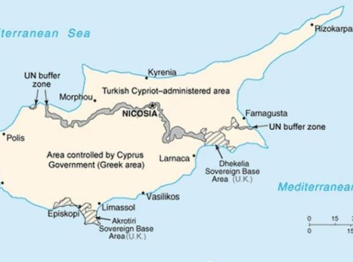 Pet decenija od turske invazije na Kipar: Komemoracija na jugu, na sjeveru otoka svečano