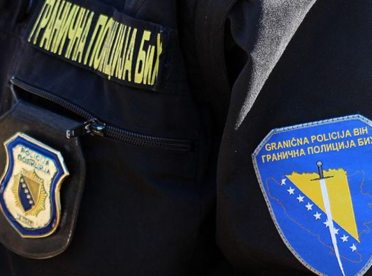 Drama na granici BiH i Hrvatske: Krijumčari migranata bježeći od policije probili rampu