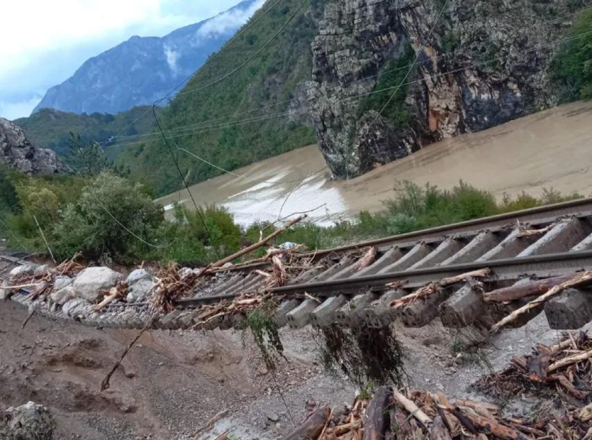 Jak udar na bh. privredu: Štete milionske, obnova oštećene pruge trajat će mjesecima