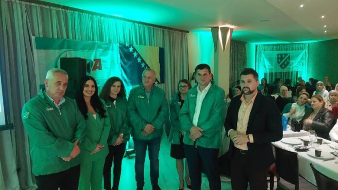 2 foto grupna sda 696x392