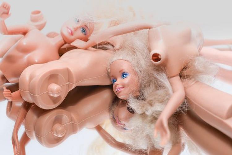 barbie dolls blond broken 1376771
