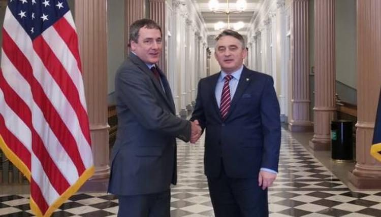 komsic USA