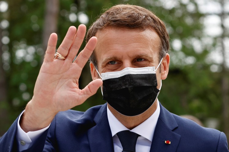 Macron 56