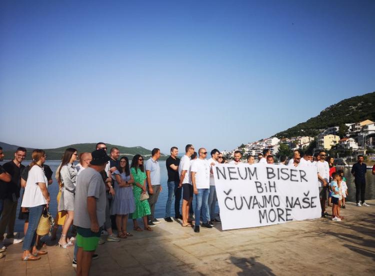 Neum protest