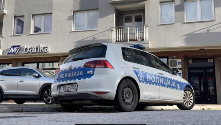 Policija pale mmn