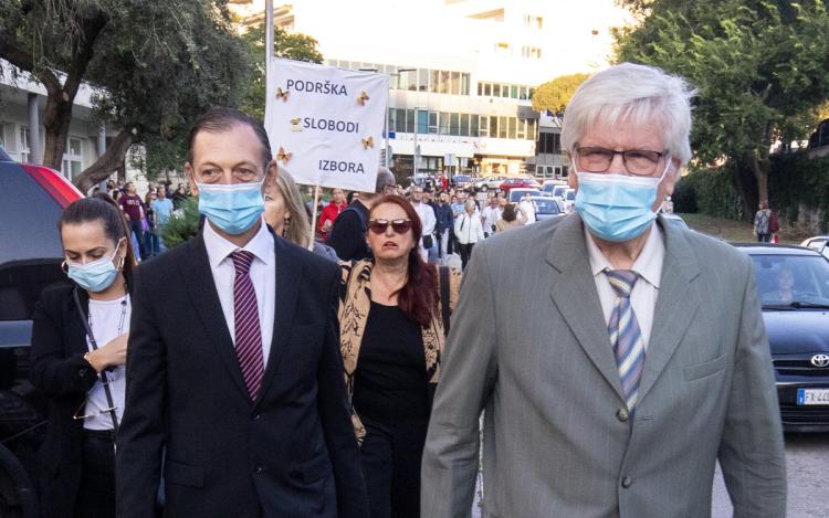 protesti vakcina