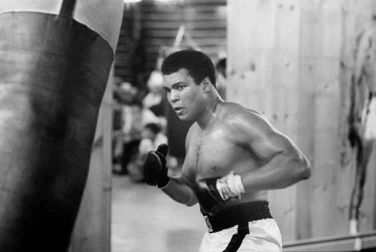 Muhammad Ali Punching Bagnew