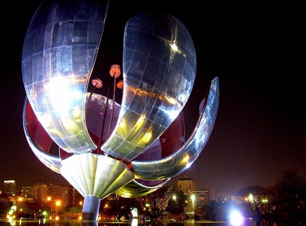 Floralis Generica 4